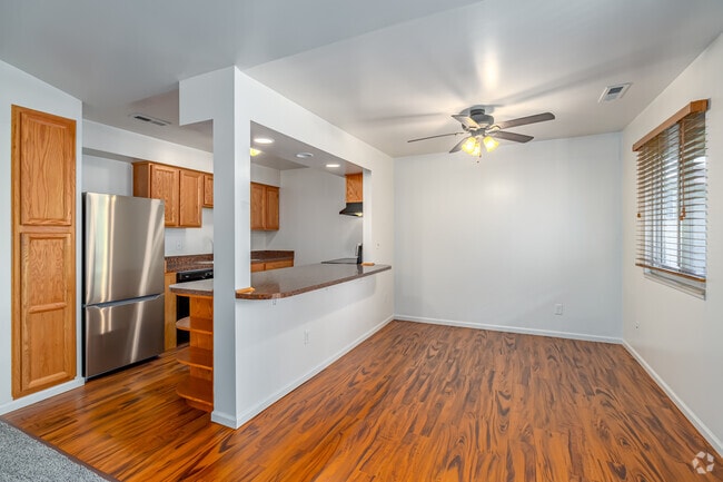 2BR, 1BA - 975SF - Dining Room