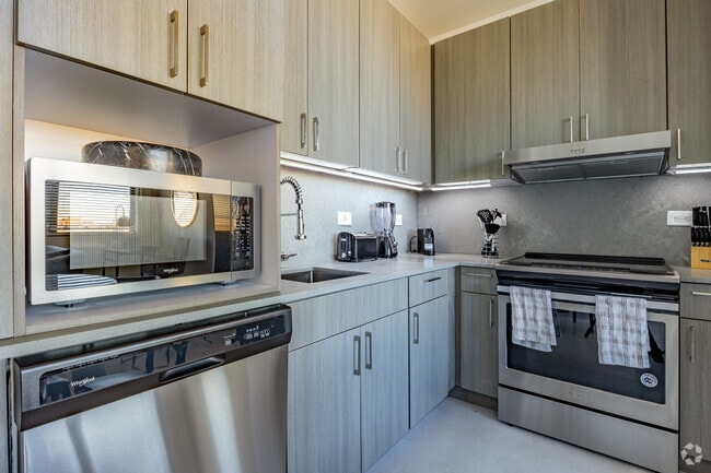1BR, 1BA - 725SF