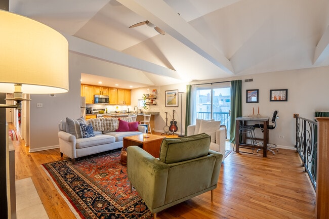 Photo - 1111 N Honore St Unit #3