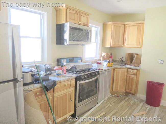 Somerville/Davis Square 4+/5 Bedroom, 2 fu... - Somerville/Davis Square 4+/5 Bedroom, 2 fu... Townhome