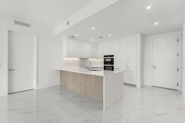 Photo - 220 Lake Shore Dr Unit 1015