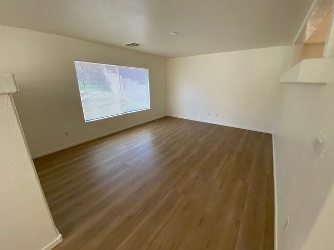 Photo - Great 4 bed/2.5 bath home located in the Southern area