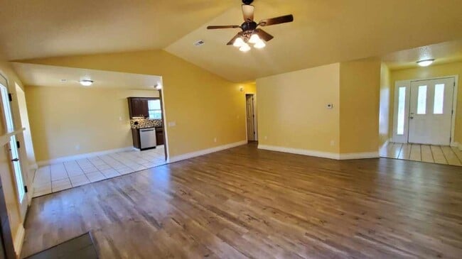 Photo - 3 Bedroom 2 Bath home in Bentonville Schools Subdivision!!