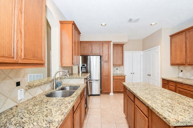 Building Photo - 21223 Pennshore Ln