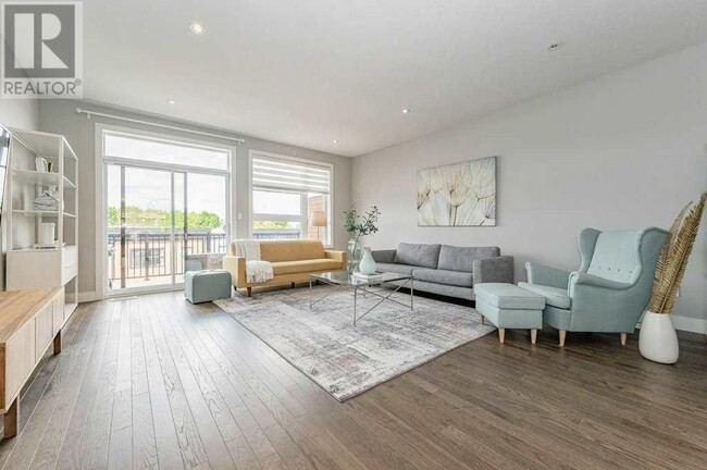 Photo - 1284 Gordon St