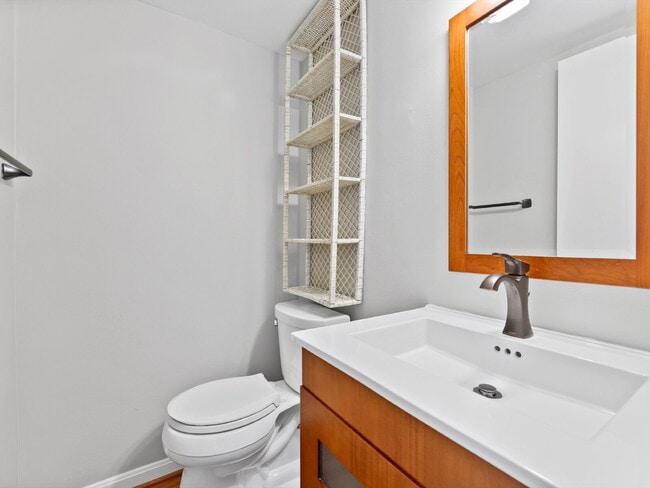 Photo - Stylish & Spacious Townhome in Prime Location!