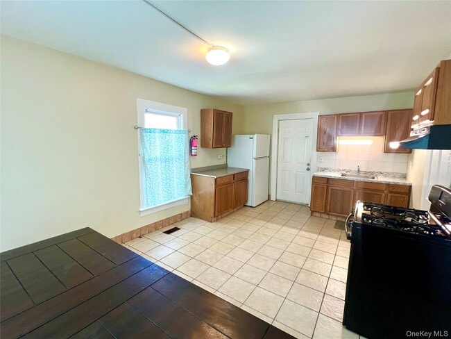 Photo - 30 Knapp Ave