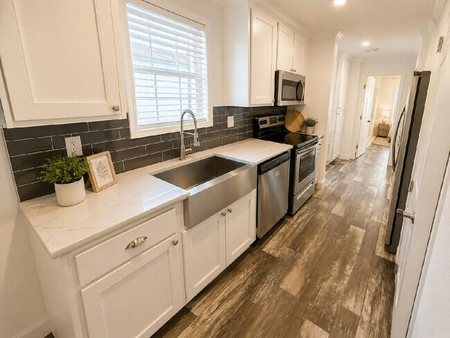 6 Anita Dr