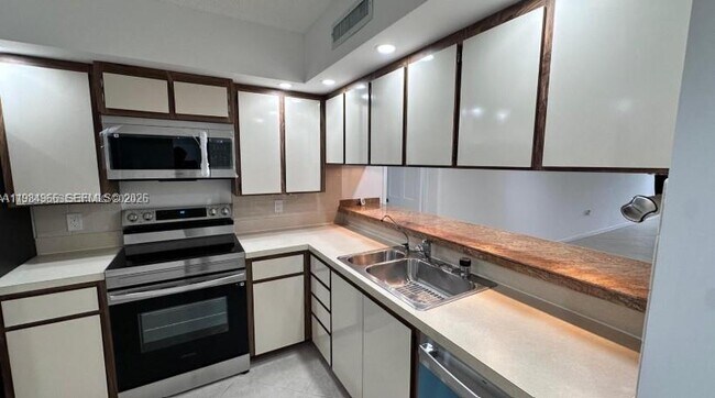 Photo - 1703 Whitehall Dr Unidad 104