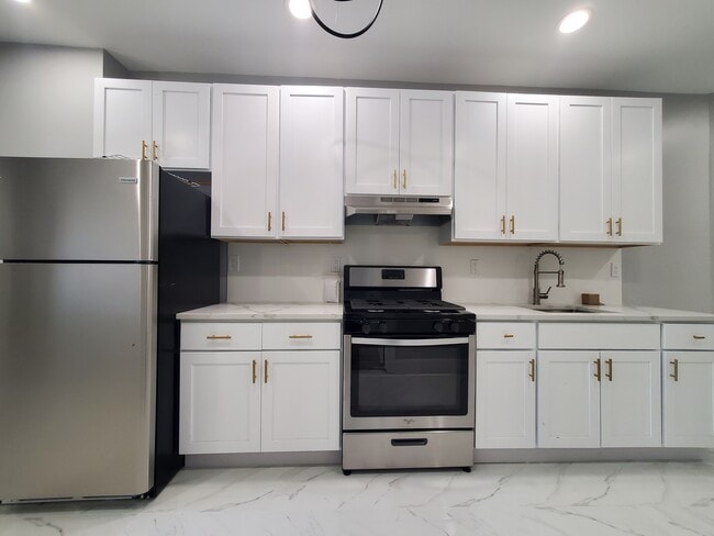 Building Photo - 482 Kennedy Blvd Unit 1F