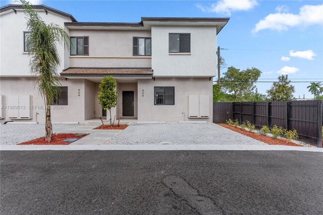 Building Photo - 400 SW 1st St