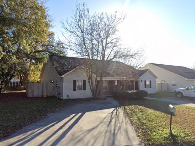 Photo - $1,595 Mo. - Pet Friendly, 3 Bedroom, 2 Bath Duplex will be available soon!