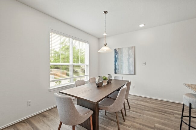 Photo - 1406 Wycliffe Dr