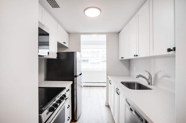 Photo - 250 St Clair Ave. W.