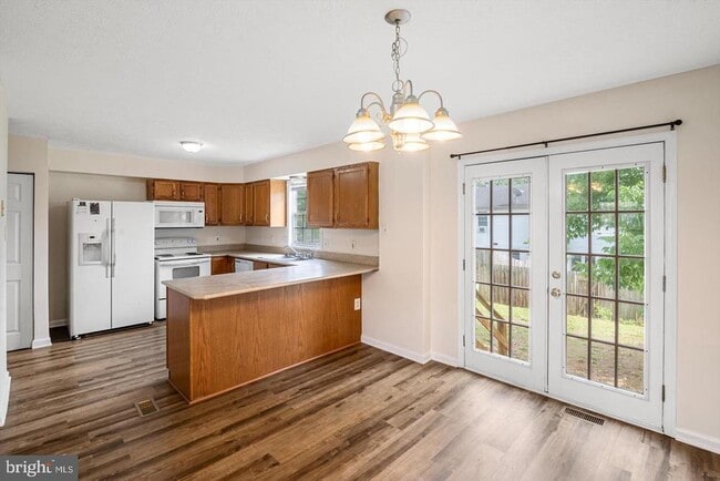 Photo - 206 Emily Ln