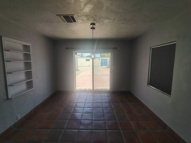Photo - 23 E Adams St
