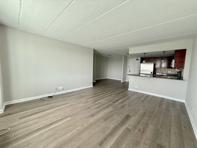 Photo - 1 Renaissance Pl Unit 906
