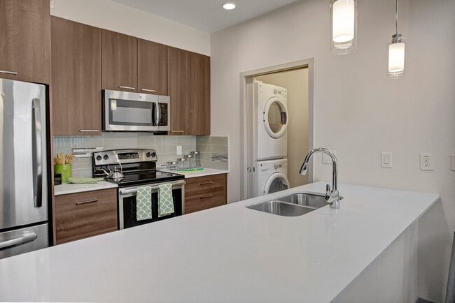 Building Photo - Escape Rental
