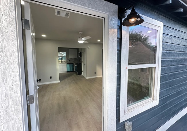 Building Photo - 4209 Walker St Rental