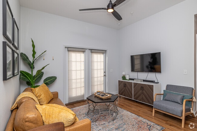 2BR, 2BA - 613SF - Living Room