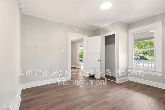 Photo - 2051 Bloomfield Dr