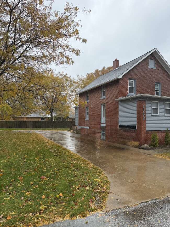 Building Photo - 3062 Laird Ave Unit 3062 Laird Ave #2