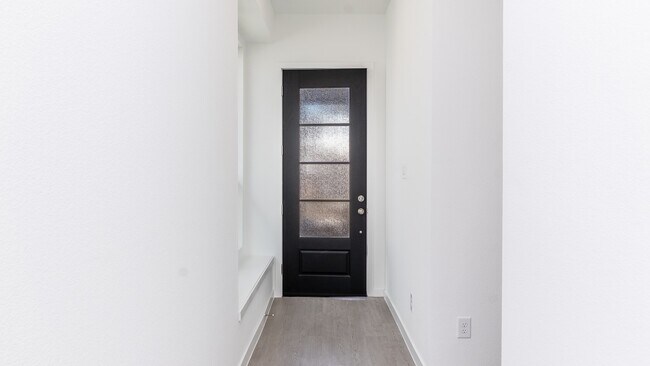 Photo - 2206 Diagonal Ln