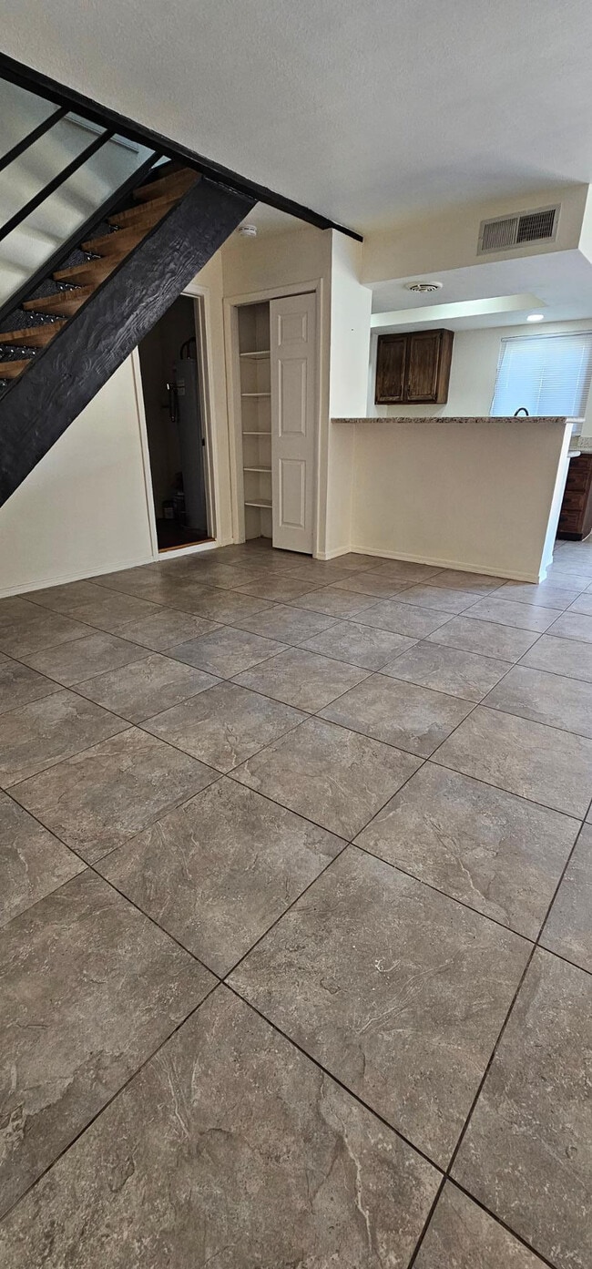 Photo - 10420 N 11th Pl