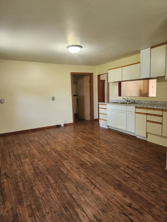 Photo - 4 bedroom 1 bath on corner lot