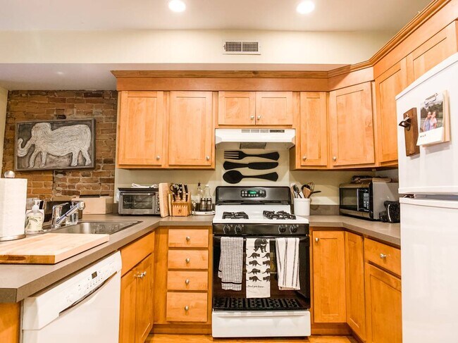 Photo - 4 Wellington St Townhome