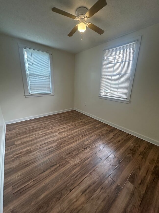 Photo - 741 W 1st St