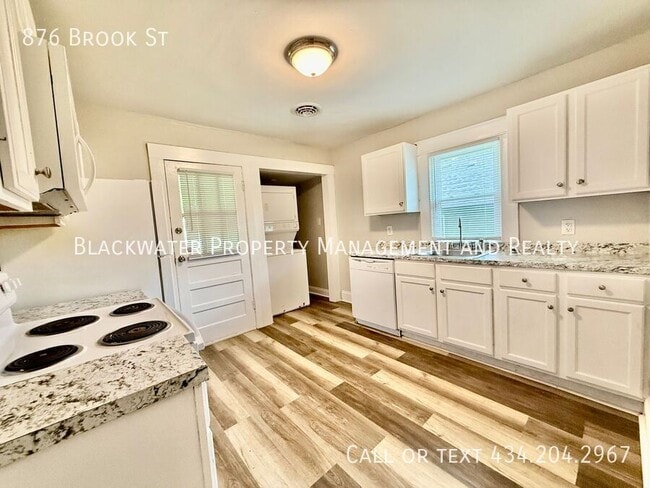 Photo - 876 Brook St