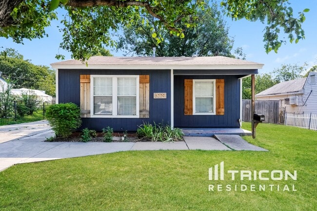 Building Photo - 5229 Westcrest Dr Rental