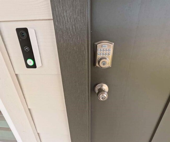 Photo - 424 NEW ALBANY Ln