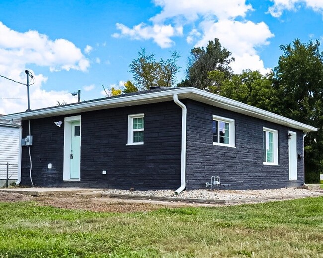 Building Photo - FURNISHED RENTAL AVAILABLE NOW