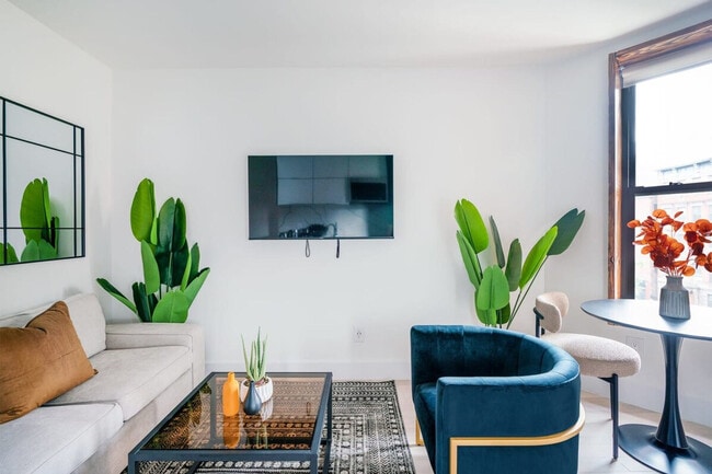 Photo - 515 W 48th St Unidad ID1022018P