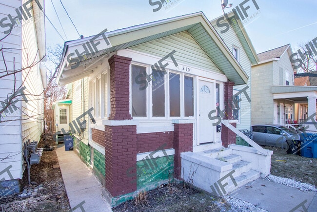 Photo - 210 Lexington Ave NW