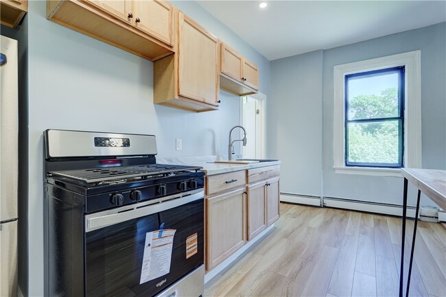 Photo - 90 Henrietta St