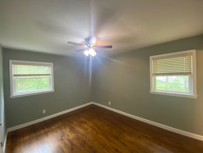 Photo - 1922 Sunset Ln