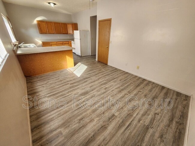 Photo - 2480 N Main St