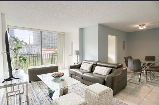 Building Photo - 16909 N Bay Rd Unit 512