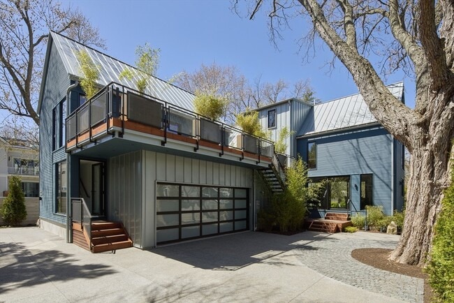 Photo - 201.5 Lakeview Ave House