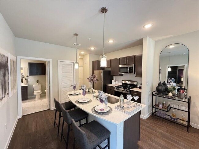 Building Photo - 2102 Antoine Dr Unit 2306 Rental