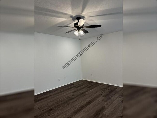 Photo - 122 Powder River Dr