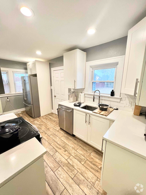 Building Photo - 1180 E 66 St Rental
