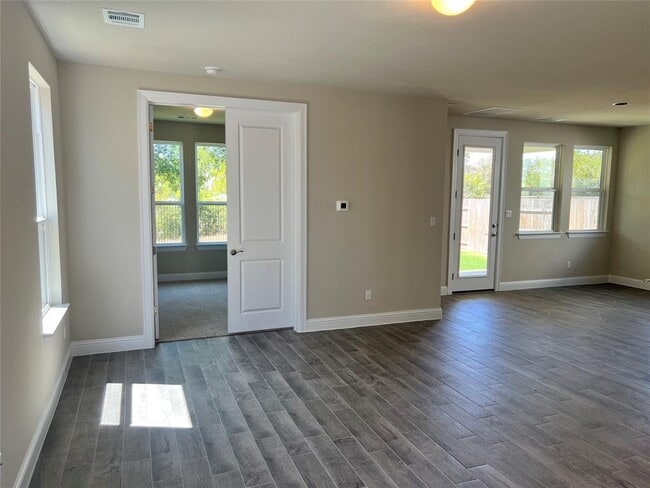 Photo - 128 Free Stone Dr