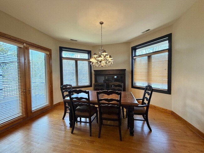 Photo - 1S701 Eisenhower Rd