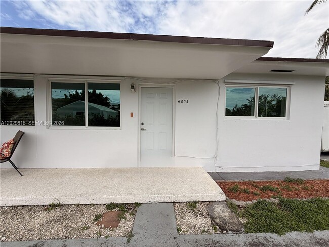 Building Photo - 6875 SW 25th Terrace Unit 6877