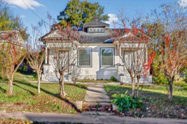 Building Photo - 304 W Vulcan St