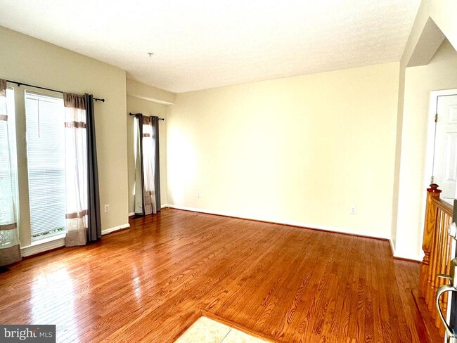 Building Photo - 2429 Knapps Way